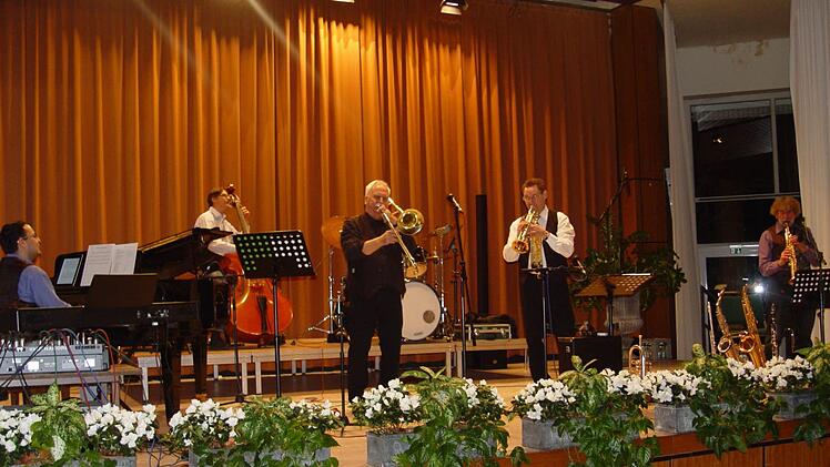 "UniMusicum" und Friends begeisterten wieder das Brückenauer Publikum nach dem ersten Konzert der Winterpause. Foto: Brigitta Kempe-Wolf