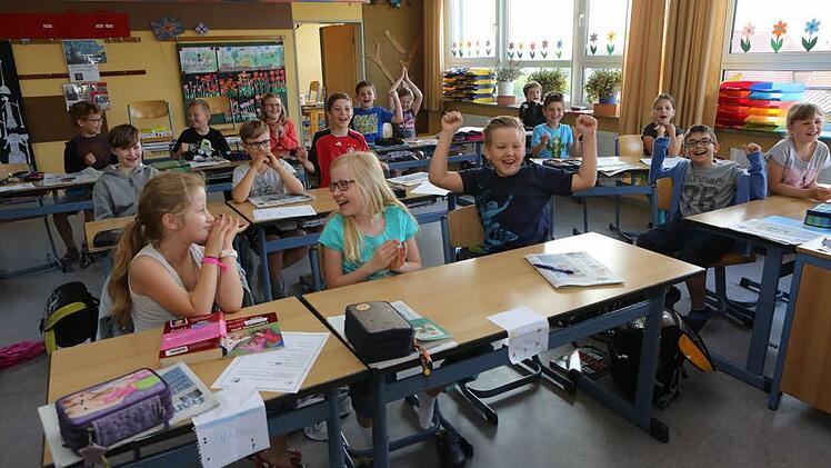 Große Freude bei der Klasse 3b der Grundschule Altenburgblick in Mühlendorf bei Bamberg. Foto. Barbara Herbst