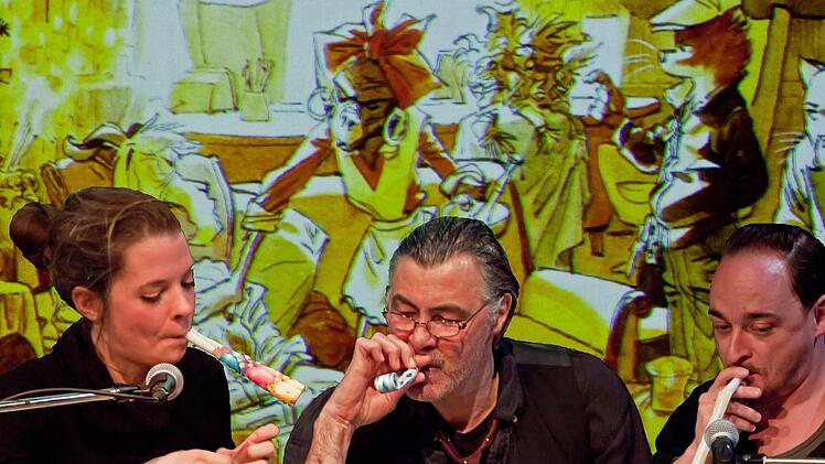 Anna Staab, Helmut Jakobi und Sebastian Pass stellen den vierten Band der Comic-Reihe "Blacksad" in der Reihe "Freistaat Coburg" in der Reithalle vor.Fotos: Jochen Berger