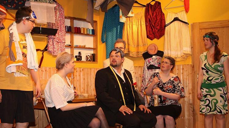 Szene aus dem Theaterstück der Landjugend Steinbach an der Haide  Foto: Frank Ziener