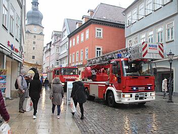 Als am 5. Februar im ehemaligen Weka-Gebäude Alarm ausgelöst wurde, fuhr die Feuerwehr in die Spitalgasse. Laut Brandmeldeanlage war jedoch ein Gerät der Auslöser, das in einem Geschäft in der Herrngasse installiert ist. Foto: Dominik Buckreus