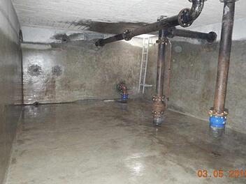 Der  Reinwasserbehälter im Wasserwerk weist bauliche Verschleißerscheinungen auf. Auf seiner letzten Sitzung am Mittwoch stimmte der Gemeinderat geschlossen einer Sanierung zu.