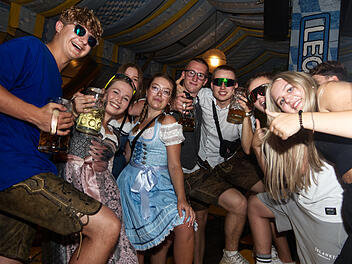 N&uuml;rnberger Herbstvolksfest 2023 erlebt Besucherandrang - das sind die sch&ouml;nsten Bilder