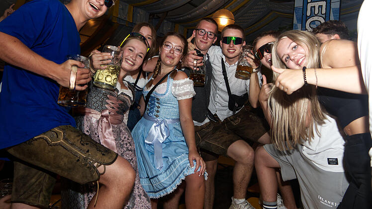 Nürnberger Herbstvolksfest 2023 erlebt Besucherandrang - das sind die schönsten Bilder