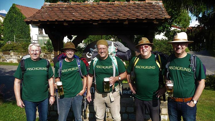 Winfried Warner, Wolfgang Baumgartner, Peter Randak, Otto Dattinger und Lorenz Bieringer (v. l.) gefällt es im Aischgrund. Foto: privat