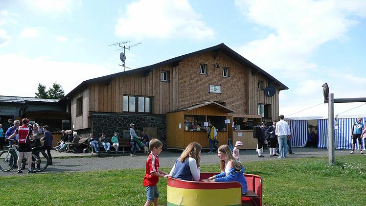 Der Bad Kissinger Rhönklub-Zweigverein beantragte einen Fonds, der   Sanierungen und Umbauten der Hütten des Rhönklubs bezuschusst (hier die Kissinger Hütte). Foto: Melanie Hofmann