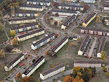 Finanziell ist bislang alles im Lot. Dennoch ist es um den Ruf der Bamberger Konversion nicht allzu gut bestellt. Mit ein Grund: das Ankerzentrum im früheren US-Wohngebiet Flynn.   Foto: Ronald Rinklef