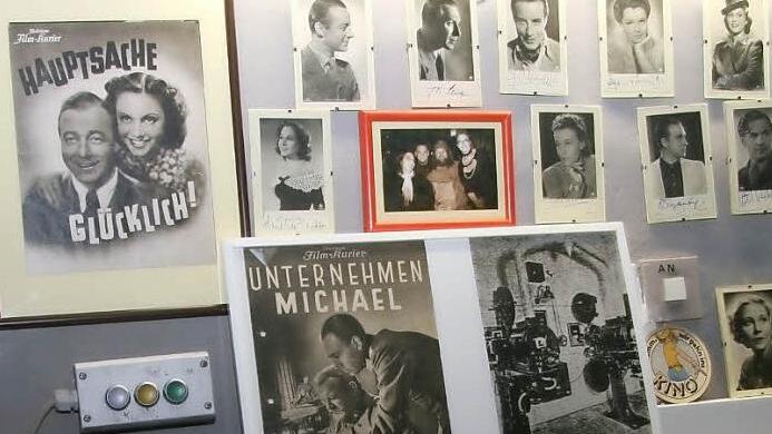 "Unternehmen Michael" war der erste Film, der im Kulmbacher Kino über die Leinwand flimmerte - die Filmvorführer haben Erinnerungen an die Anfangszeit in Schwarz-Weiß aufgehoben. Das Kino gibt es seit 1937. Fotos: Sonja Adam