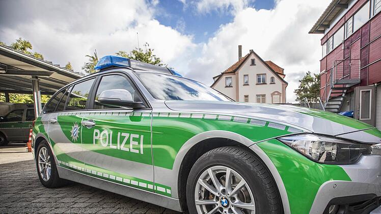 Die Reifen eines Streifenwagens der Polizei bissen die Rottweiler "Ed" und "Fred" vor neun Jahren platt. Symbolfoto: René Ruprecht
