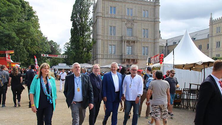 Der Minister kam zu Fuß aufs Festivalgelände Foto: Oliver Schmidt