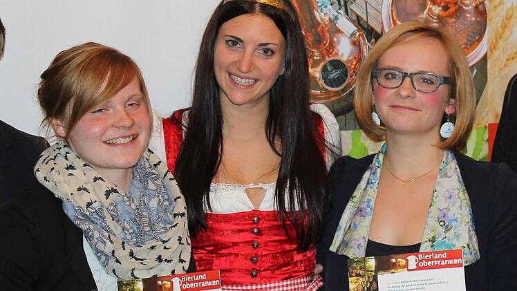 Oberfrankens Bierkönigin Sabrina Lang aus Coburg (Mitte)  Foto: hwk