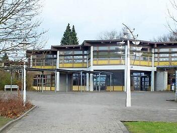 Ein modernes, zweckmäßiges Gebäude ist die Hannberger Schule heute.  Foto: Manfred Welker