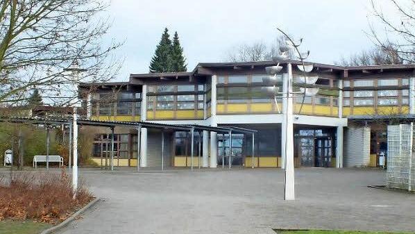 Ein modernes, zweckmäßiges Gebäude ist die Hannberger Schule heute.  Foto: Manfred Welker