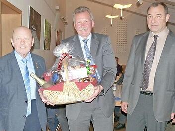 Erwin Zeiß (links), Geschäftsführer Herbert Hubmann und Oberrevisor Alexander Löw (rechts). Foto: privat