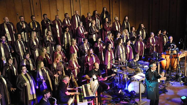 Die Kissingers und ihr musikalischer Leiter Kirchenmusikdirektor Jörg Wöltche sind ein Aushängeschild der evangelischen Kirchengemeinde Bad Kissingen. Foto: Peter Klopf
