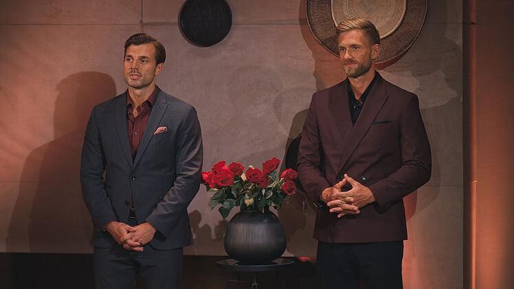 Wer bekommt eine Rose von Tim (links) und Sebastian?