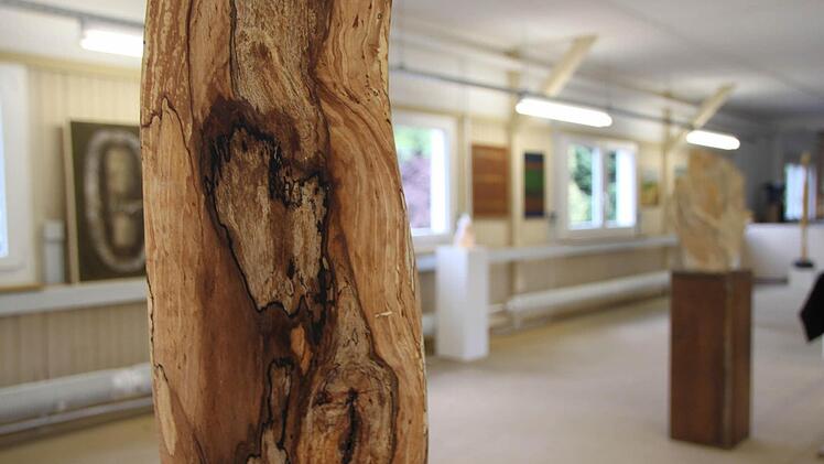 Die Struktur des Holzes ist von der Natur vorgegeben.