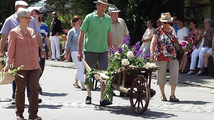 150 Jahre Freiwillige Feuerwehr Maßbach - Festzug Foto: Daniel Wiener