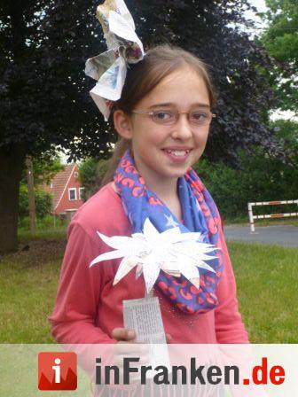 2. Preis Julia W., 4b, GS Mühlendorf (Blume mit Vase)