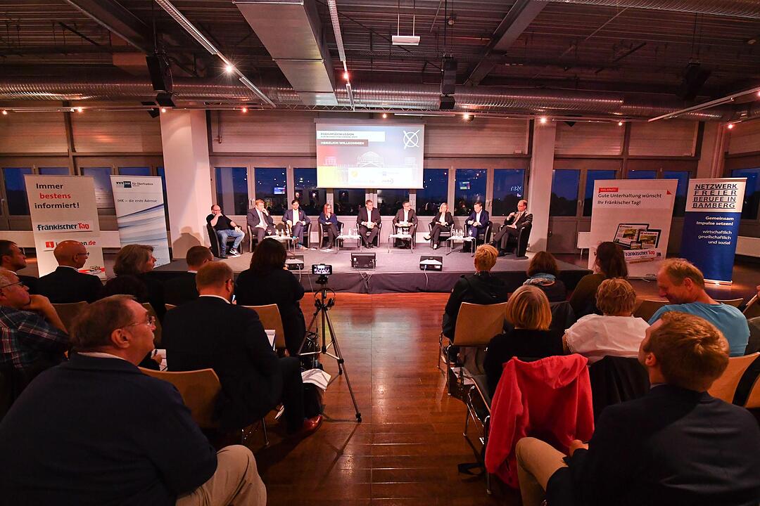 Podiumsdiskussion zur Bundestagswahl in der Brose Arena in Bamberg