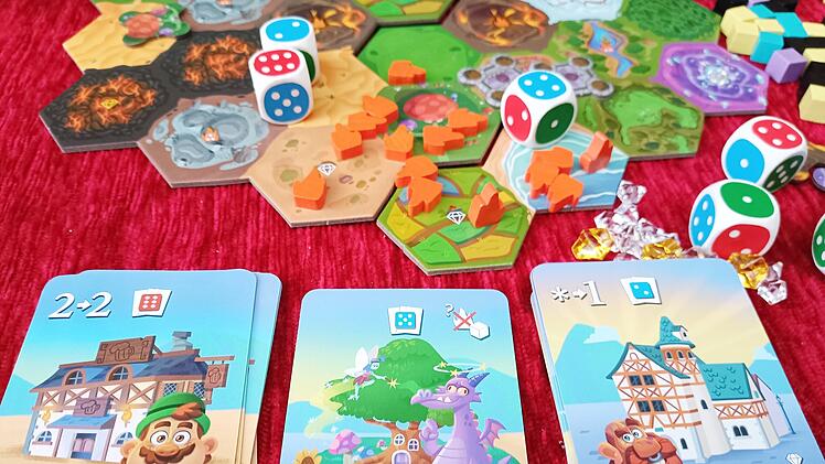 Spiele-Test Würfelkönig - das Brettspiel: Familienspiel für Zocker und Strategen - so spielt sich der große Bruder des Würfelkönigs