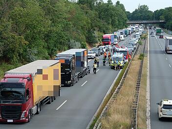 "Letzte Generation" blockiert in N&uuml;rnberg: Schwerer Verkehrsunfall im Stau am Frankenschnellweg