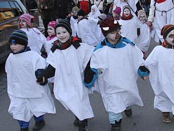 Bereits zum 18. Mal fand gestern der Rosenmontagsumzug des Franziskus-Kindergartens statt. Fotos: Gerda Völk