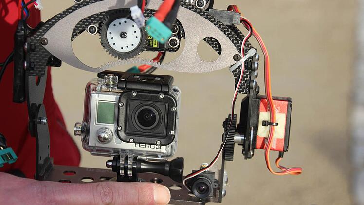 Das Gimbal-System richtet die Kamera immer auf den gleichen Punkt, egal, wie sich der Copter bewegt. Es gibt also keine verwackelten Bilder. Foto: Friedwald Schedel