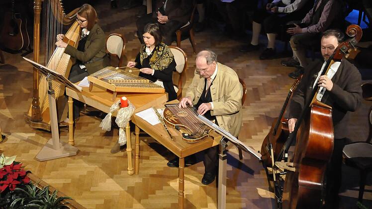 Richtige Musik für Advent und kalte Wintertage bietet die "Haßfurter Stubenmusik".  Foto: Peter Klopf