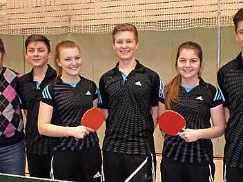 Der TSV Weißenbrunn wurde Meister in der 1. Kreisliga der Jungen. Im Bild (von links) Betreuer Peter Scholz, Felix Knöchel, Victoria Tauber, Max Ruppert, Leonie Neubauer und Jakob Neubauer.  Foto: Petra Scholz