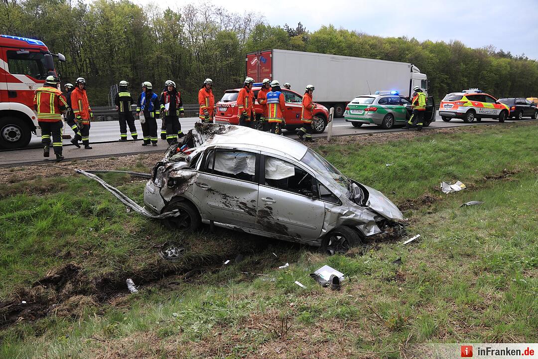 Nürnberg: Auto überschlägt sich mehrmals auf der A3 – Familie verletzt