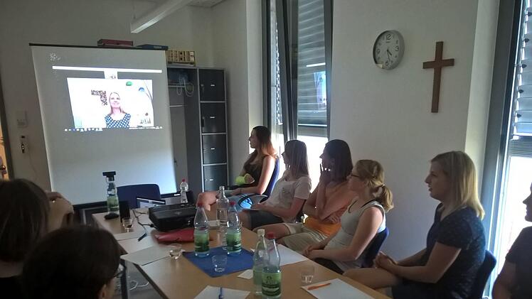 Marion Lepold  war als Dozentin über das Internet zugeschaltet - für das Kiga-Team eine neue Form der beruflichen Weiterbildung.Katharina Becht