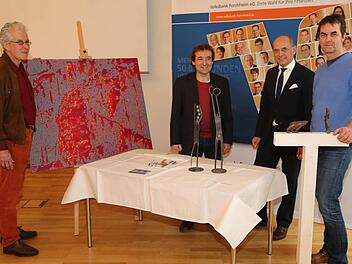 regor Scheller (2. v. r.) mit den Preisträgern Günter Paule, Georg Behninger und Stefan Atzel (v. l.)  Foto: Franz Galster