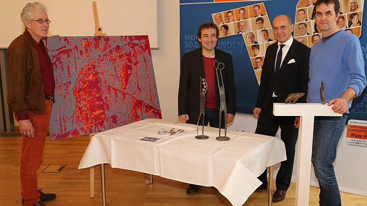 regor Scheller (2. v. r.) mit den Preisträgern Günter Paule, Georg Behninger und Stefan Atzel (v. l.)  Foto: Franz Galster