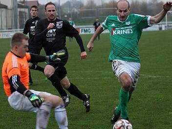 Florian Gundelsheimer (rechts) soll mit seiner Dynamik neuen Schwung in das Angriffsspiel des FC Sand bringen.