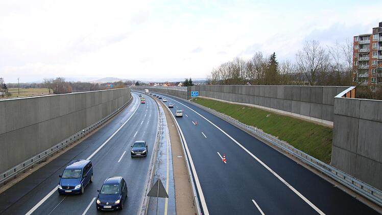 Die Bauarbeiten an der A 73 durch Forchheim gehen 2018 in die letzte Phase. Die Autofahrer müssten heuer weniger leiden, verspricht die Autobahndirektion. Foto: Ronald Heck