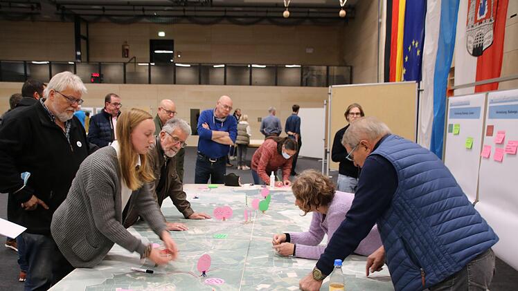 Bei der Auftaktveranstaltung zeigten die Anwesenden unter anderem Probleme bei den Radwegen im Stadtgebiet auf. Bei der Zukunftswerkstatt geht es am 30. Juni ausschließlich um die Kernstadt. Foto: Thomas Malz