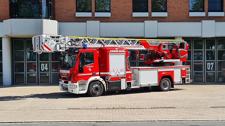 Bamberg: Kleinkind sperrt eigene Mutter ins Bad ein - Feuerwehr muss anrücken