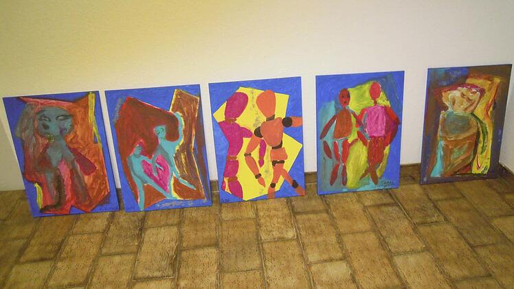 Das Ergebnis einer Stunde: Die Bilder sollen zukünftig die Gemeinschaftsräume verschönern. Foto: Julia Raab