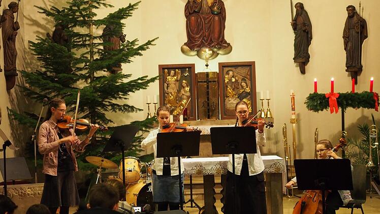 Die Schwestern Deborah, Hannah, Rebekka  und Sarah Kölsche boten feine Streichmusik.Nicole Julien-Mann
