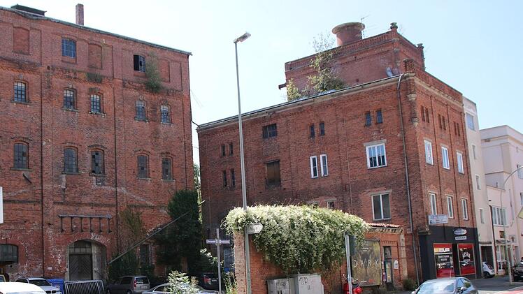Nach Ansicht von Experten hätte die alte Backstein-Mälzerei  in Kulmbach mehr Wertschätzung verdient. Foto: Stephan Tiroch