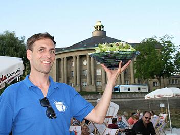 Immer frisch: Joachim Krohn vom Stadtstrand bringt leckeren Salat.