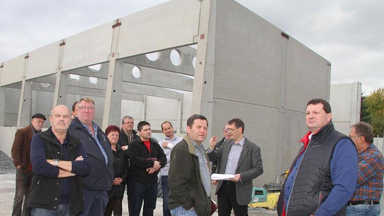 Der Bau der Schulturnhalle macht gute Fortschritte.