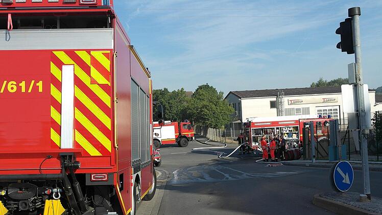 Einsatz am frühen Morgen: Die Feuerwehren aus Kulmbach und Melkendorf waren vor Ort, ebenso Polizei und BRK.