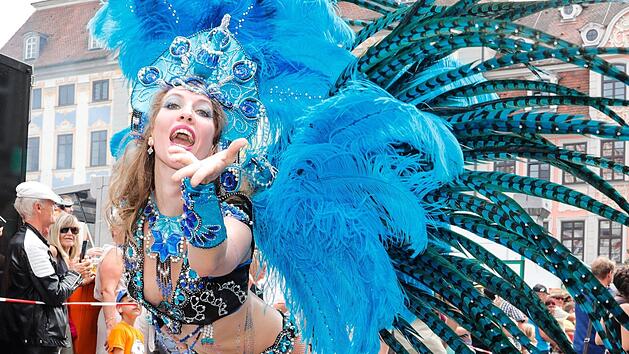 Ein H&ouml;hepunkt des Samba-Festivals in Coburg ist immer sonntags der gro&szlig;e Samba-Umzug durch die Innenstadt.Foto: Matthias Hoch