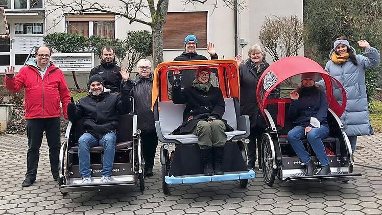 Kapitänsschulung in Bamberg, stehend v. l.: Michael Wagner (Seniorenzentrum Litzendorf), Andreas Steuer (Wilhelm Löhe), Karin Spörl (Elisabeth-Verein Pottenstein), Dirk Doppelstein (Seniorenvertretung Ebermannstadt), Monika Reinwand (Elisabeth-Verein), Caroline Kuhl (Radeln ohne Alter); sitzend v. l.: Roland Connolly (Wilhelm Löhe), Melanie Schulz (Elisabeth-Verein) und Renate Hofmann (Seniorenvertretung Ebermannstadt)