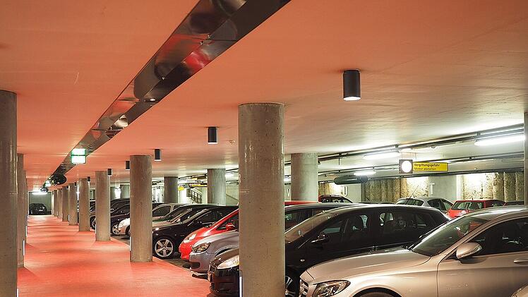 Zum Parken in Nürnberg stehen dir viele verschiedene Parkhäuser zur Verfügung.