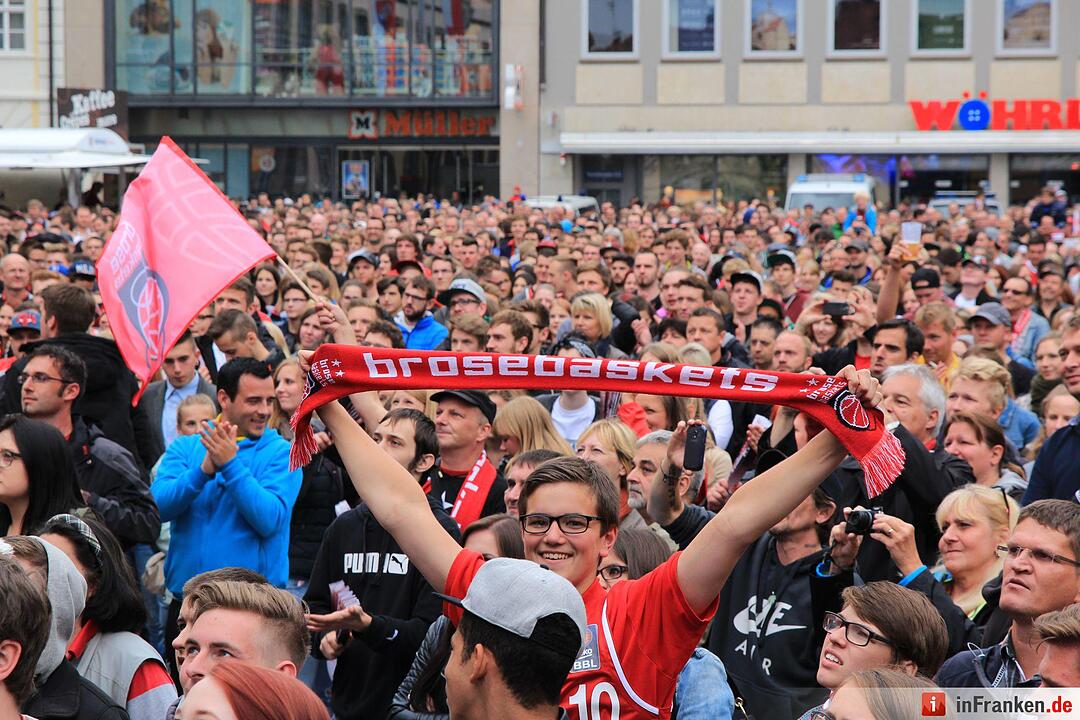 Bilder vom Public Viewing am Bamberger Maxplatz Teil 2