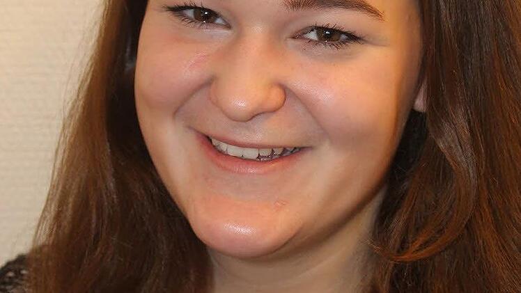 Eva-Lena Roll (16): Eva-Lena Roll hat über ihren Bruder von dem Wochenende erfahren. Für sie war es klar, auch mit dabei sein zu wollen: "Ich war sofort begeistert!" Am Freitag feierte die Baiersdorferin ihren 16. Geburtstag, der an diesem Abend der Anreise noch mit allen gebührend gefeiert wurde. Sie freut sich besonders auf das gemeinsame Schlittschuhlaufen am Sonntag.