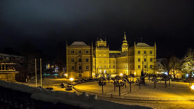 Coburger Winter-Impressionen: Blick auf den verschneiten Schlossplatz am Samstag.Foto: Jochen Berger